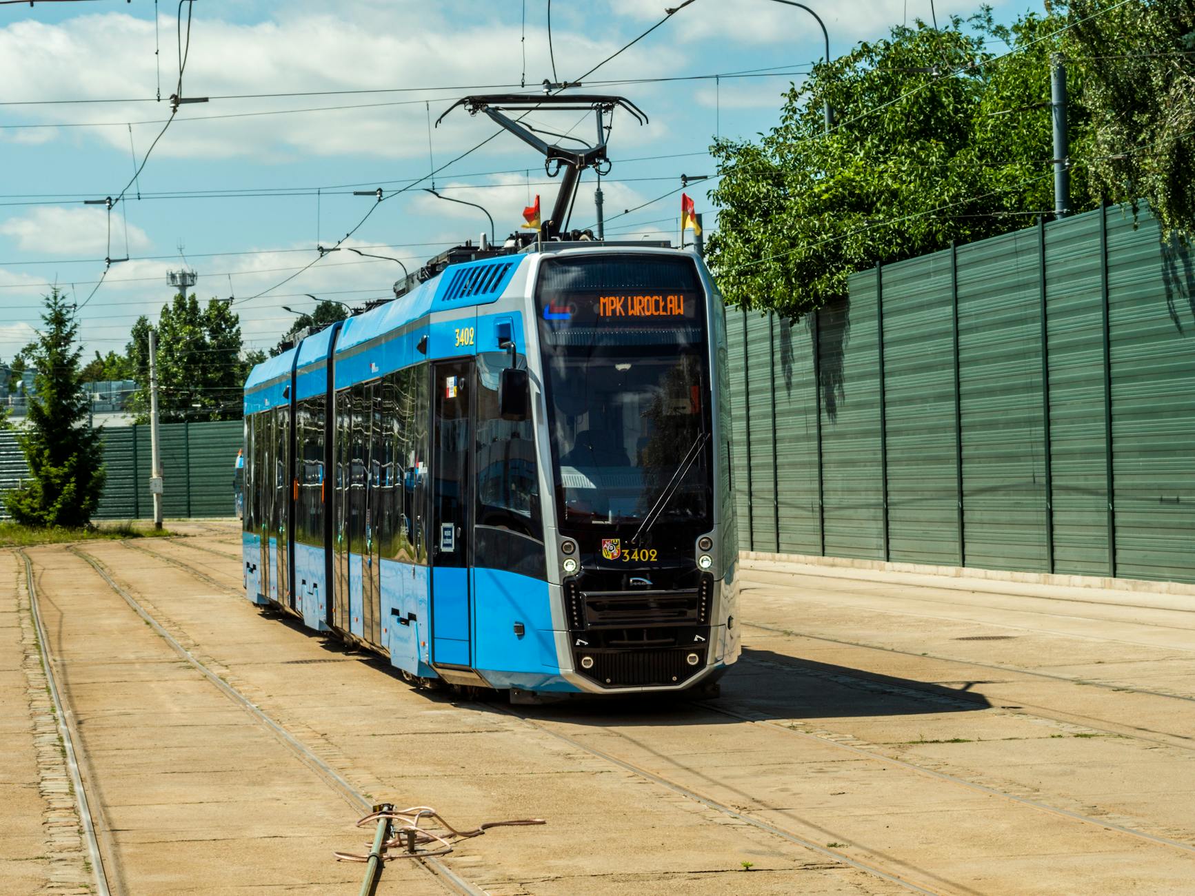 Świdnica: MPK produkuje prąd z wiatru i słońca dla elektrycznych autobusów